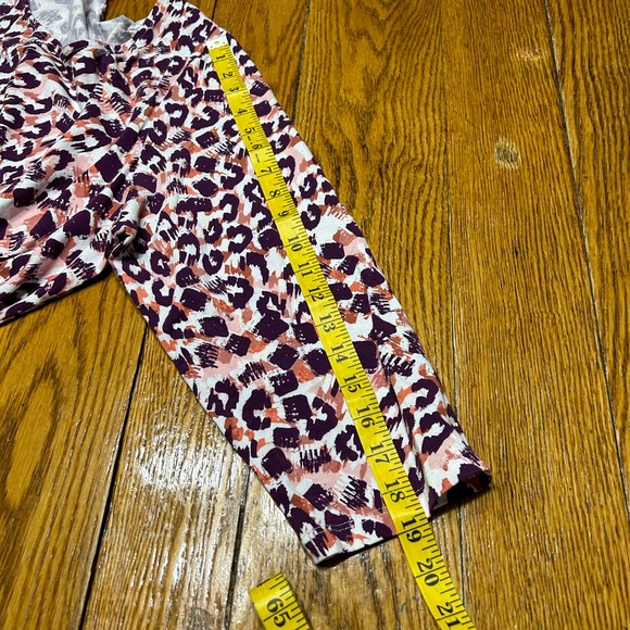 Hearts of Palm round neck top.  Cheetah print, 3/4 length sleeves.  Size 1XL - Picture 7 of 8